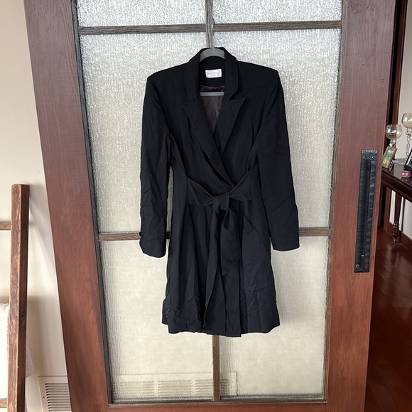 Emilia George
Marie Blazer Maternity size XS to Small - Picture 5 of 7